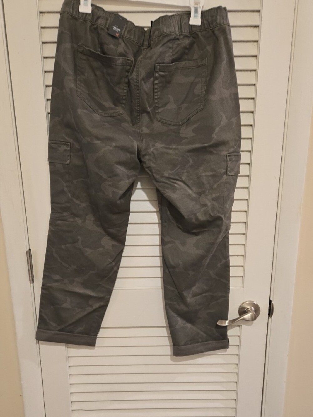 NWT Torrid Camo Drawstring Weekend Straight Cargo Pant sz 1 Short - Picture 6 of 7